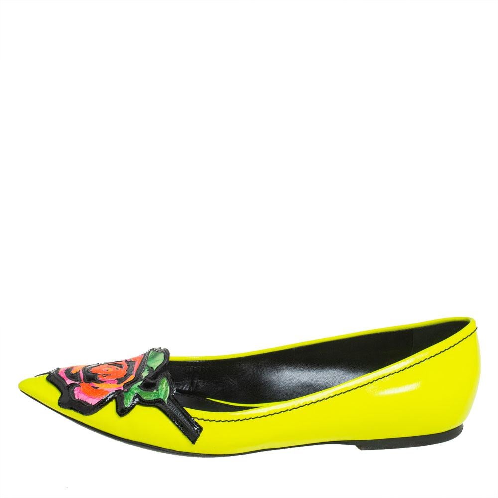 These exclusive ballet flats from Louis Vuitton are just what you need to take your style a few notches higher. Vibrant in yellow, they come crafted from leather into a pointed-toe silhouette flaunting flower patches detailed on the vamps. The flats