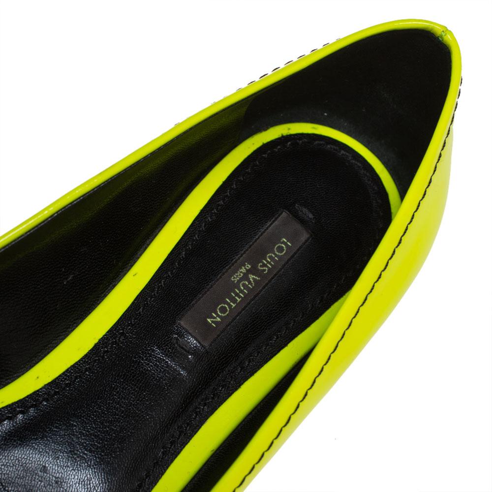 Louis Vuitton Yellow Leather Flower Embellished Pointed Ballet Flats Size 36.5 In Good Condition For Sale In Dubai, Al Qouz 2