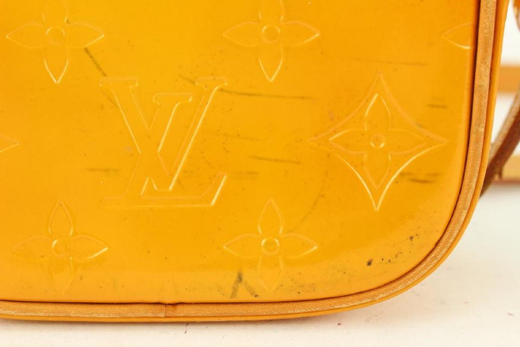 Gelb-Orange Monogrammierte Vernis Christie PM Mini Umhängetasche von Louis Vuitton  im Angebot 7