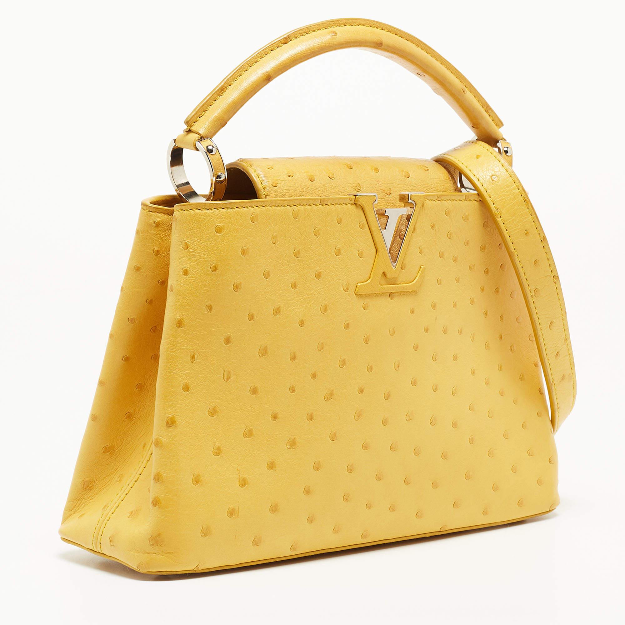 Designer bags are ideal companions for ample occasions! Here we have a fashion-meets-functionality piece crafted with precision. This Capucines BB bag by LV has been equipped with a well-sized interior that can easily fit all your essentials.

