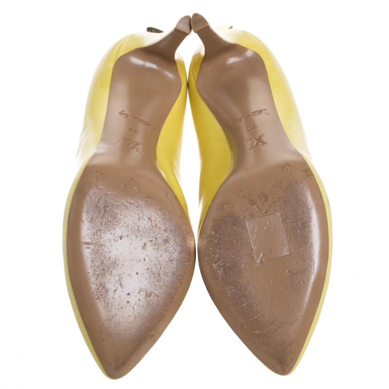 Louis Vuitton Yellow Patent Leather Oh Really! Pumps Size 38 In Good Condition In Dubai, Al Qouz 2