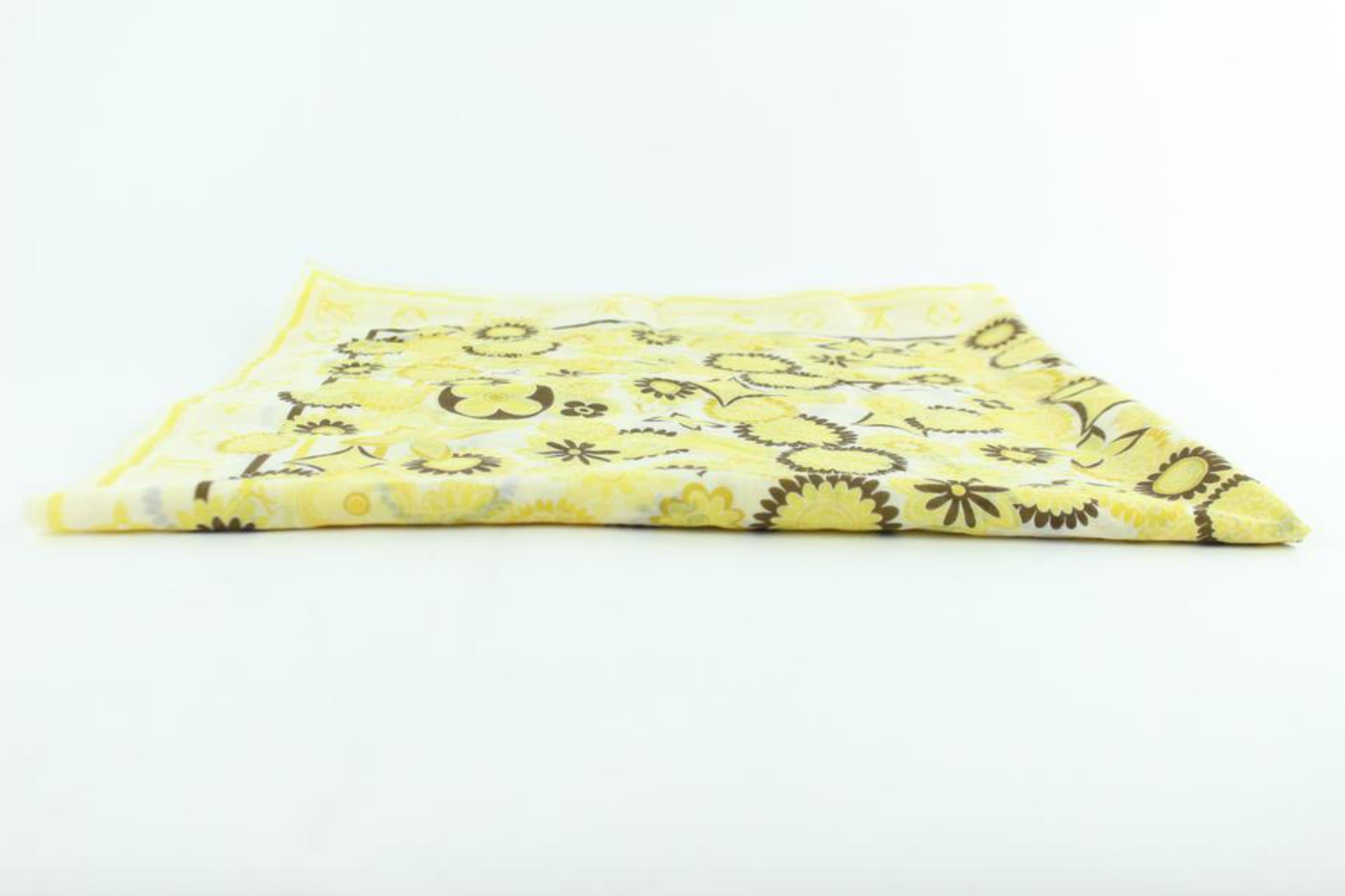 Louis Vuitton Yellow Rare Monogram 10le0110 Scarf/Wrap In Good Condition For Sale In Forest Hills, NY