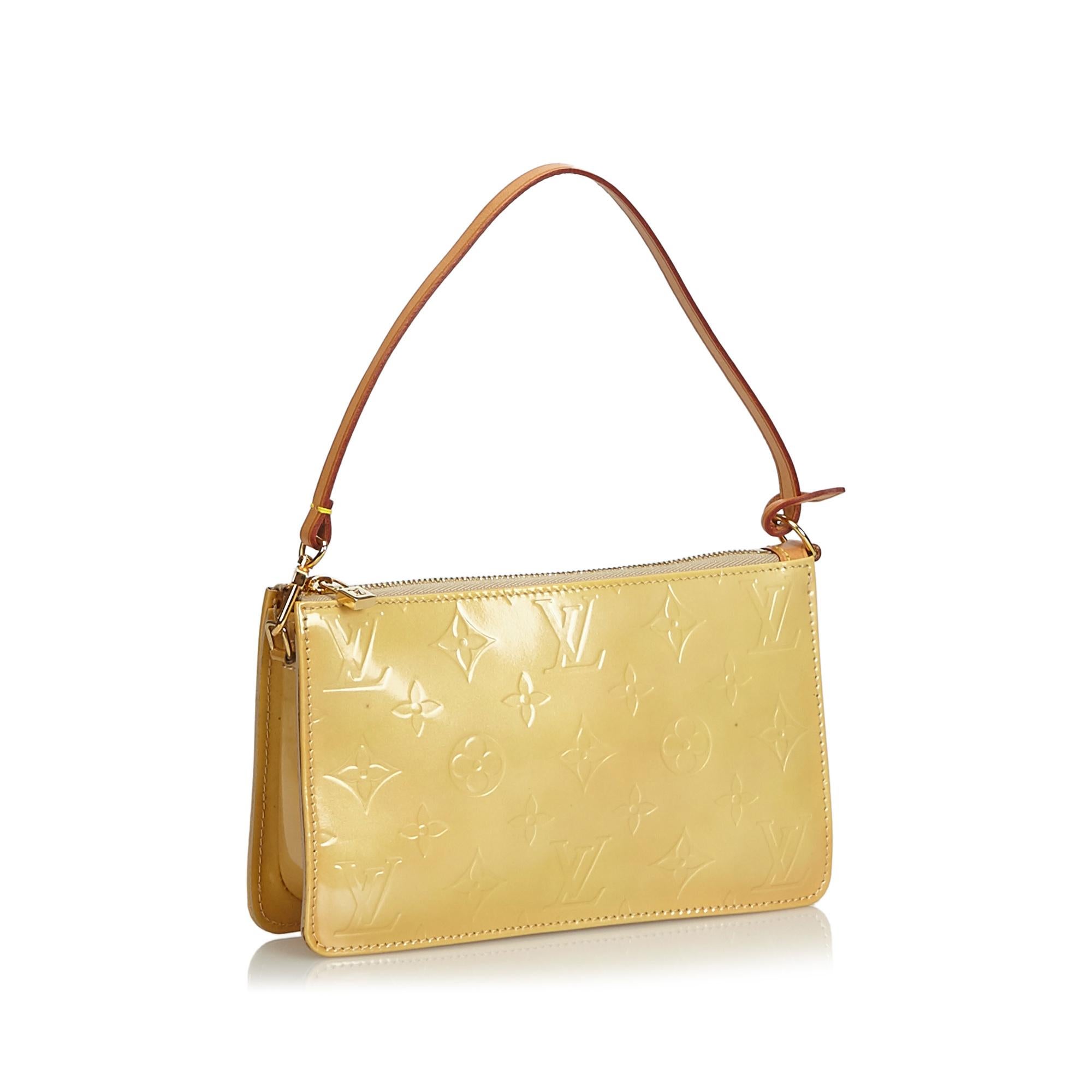 The Lexington features a vernis leather body, a flat leather strap, and a top zip closure. It carries as B+ condition rating.

Inclusions: 
This item does not come with inclusions.


Louis Vuitton pieces do not come with an authenticity card�please