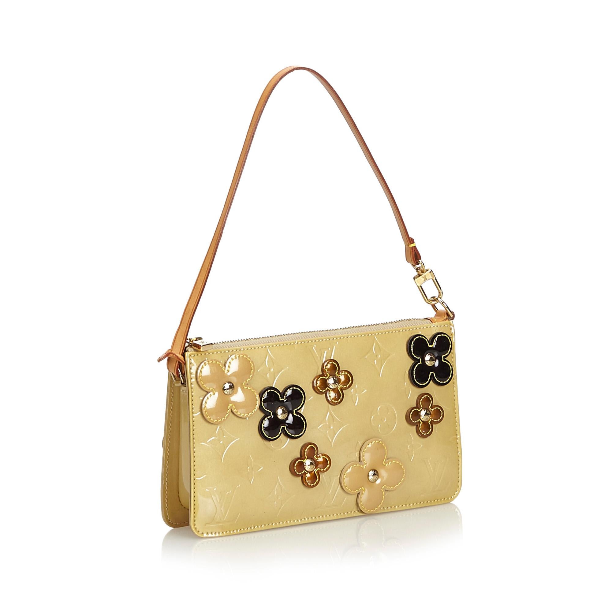 The Lexington Fleurs Pochette features a vernis leather body with flower cut outs, a flat leather strap, and a top zip closure. It carries as B+ condition rating.

Inclusions: 
This item does not come with inclusions.


Louis Vuitton pieces do not