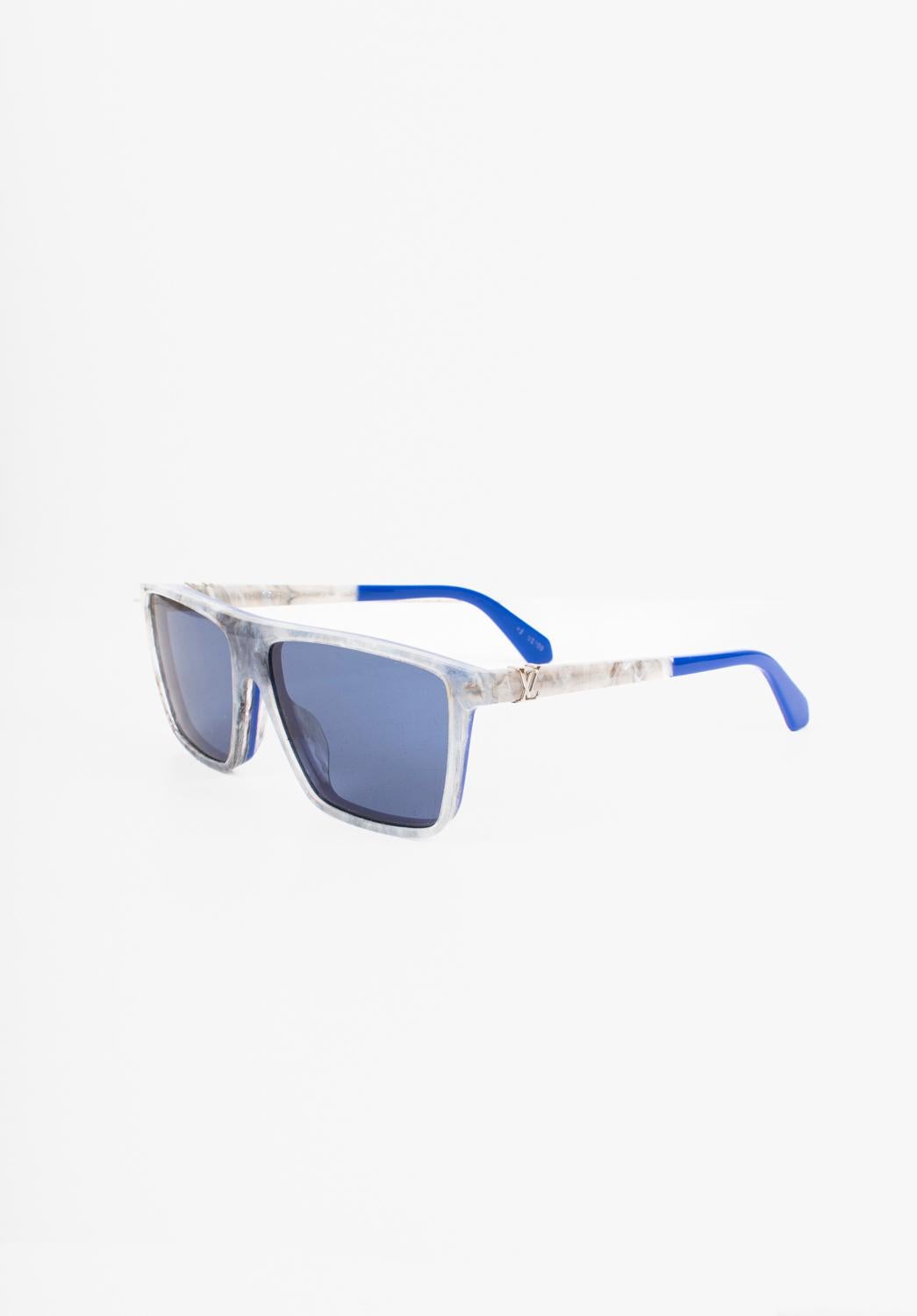 Check my other listings. Have many more designer clothes for sale. Open to any offers.
Item for sale is 100% genuine Louis Vuitton Z1272E Men Portland Sunglasses, S700, VIKE0
Color: grey blue
(An actual color may a bit vary due to individual