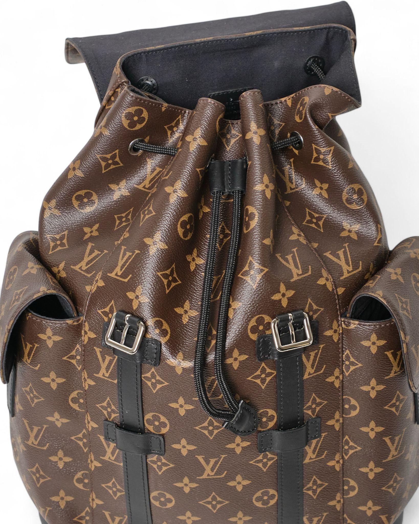 Louis Vuitton Christopher GM Monogram Backpack Noir en vente 5