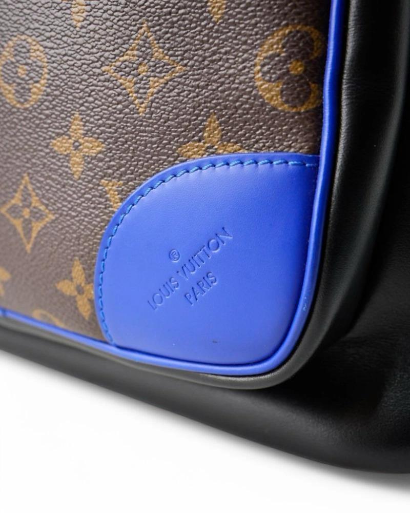Louis Vuitton Sac à dos Dean Monogram Macassar Blue en vente 7