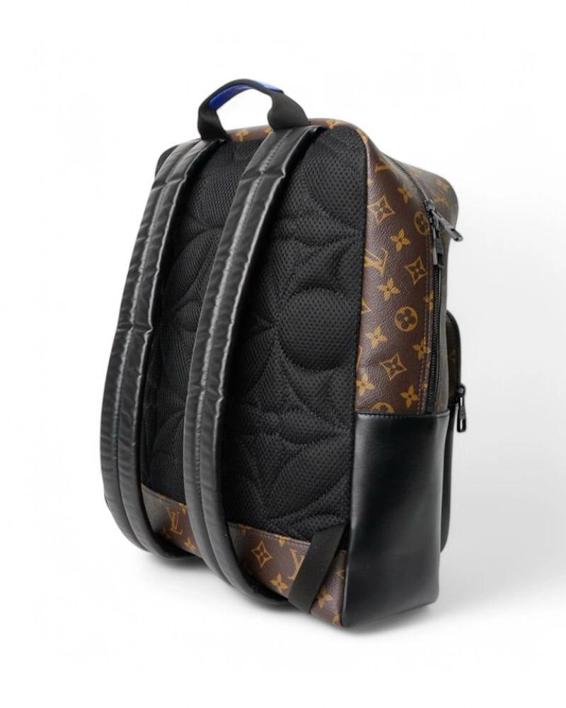 Louis Vuitton Sac à dos Dean Monogram Macassar Blue en vente 1