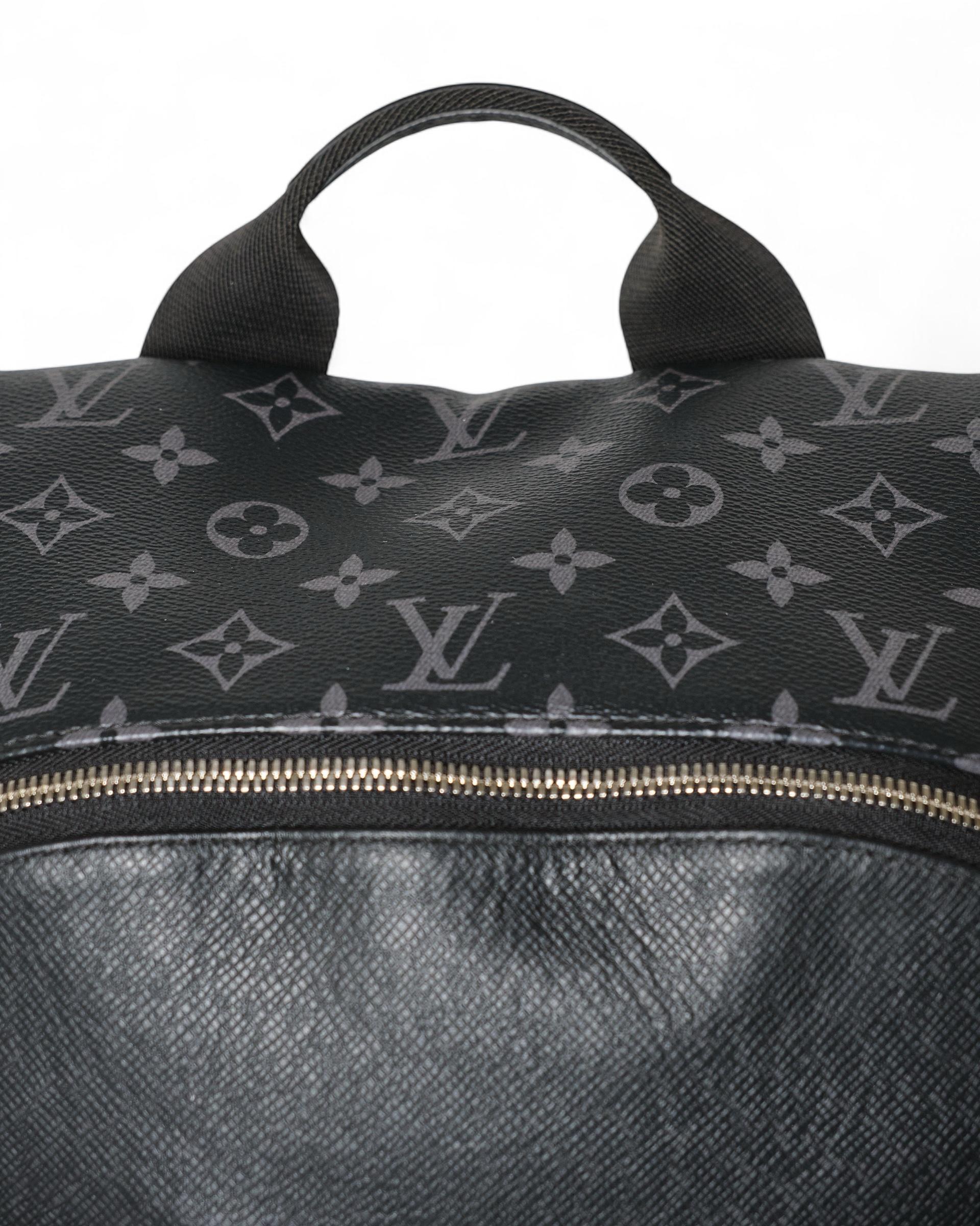 Sac à dos Louis Vuitton Discovery Monogram Eclipse Excellent état à Torre Del Greco, IT