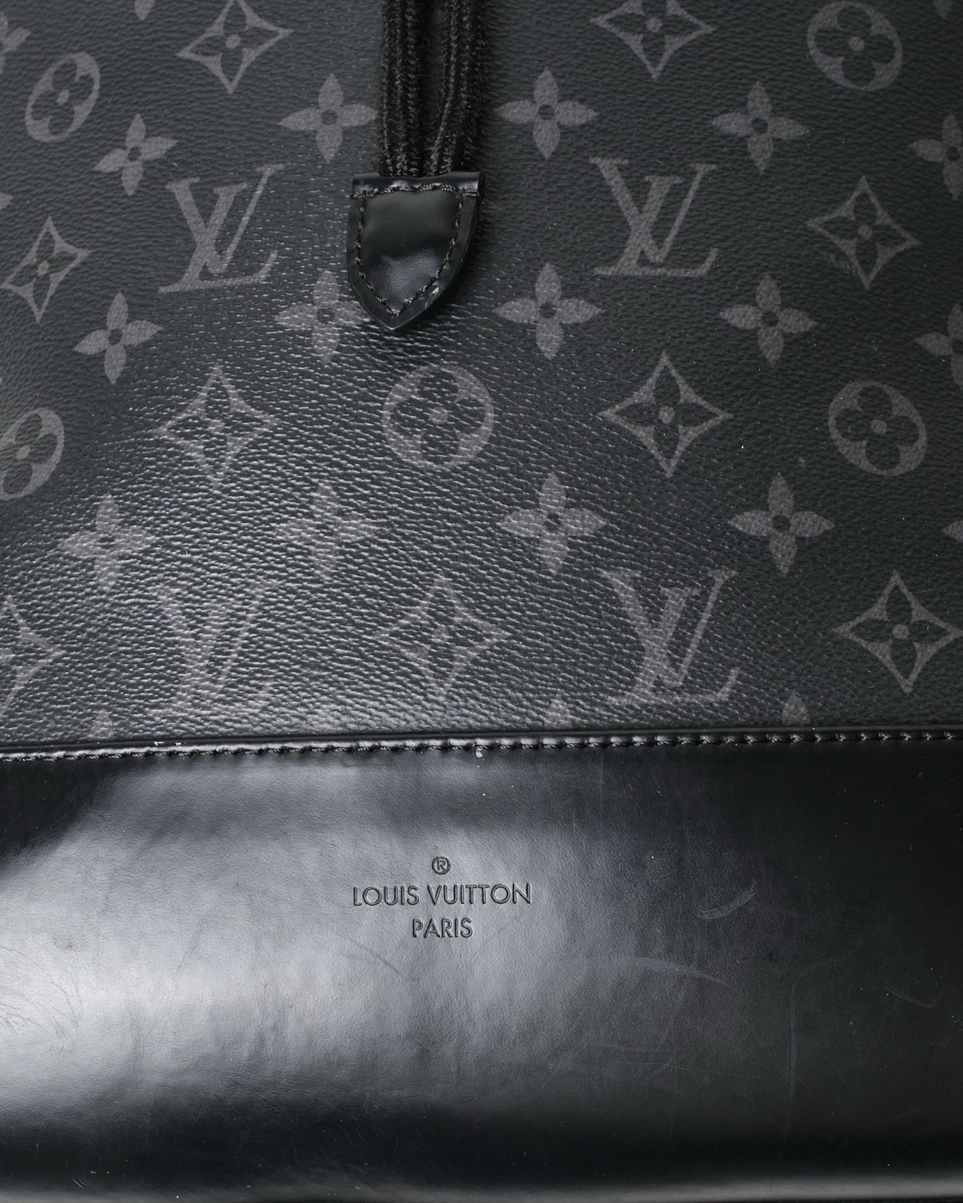 Sac à dos Louis Vuitton Explorer Monogram Eclipse en vente 5