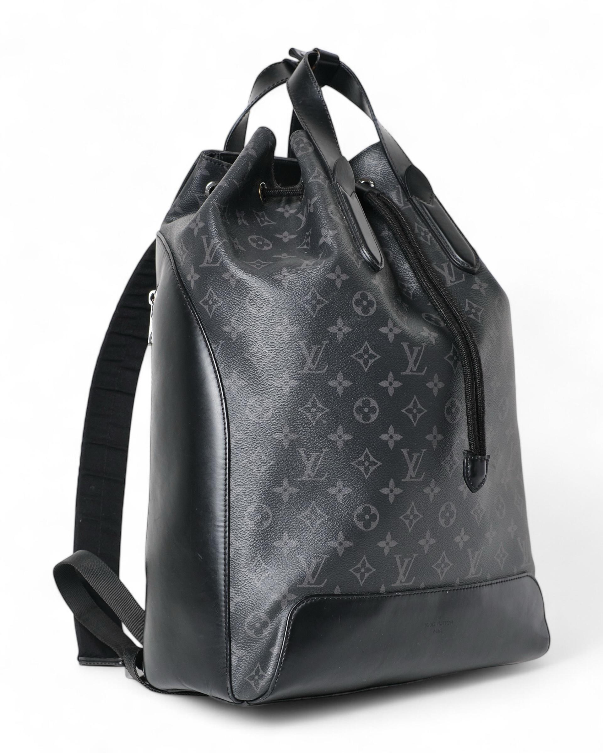 Sac à dos Louis Vuitton Explorer Monogram Eclipse en vente 8