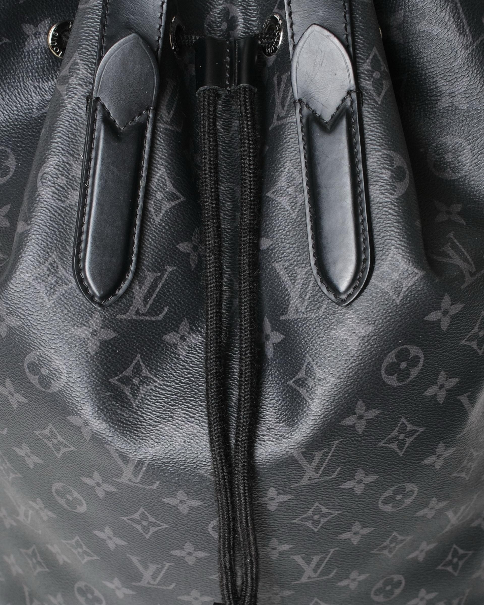 Sac à dos Louis Vuitton Explorer Monogram Eclipse en vente 9