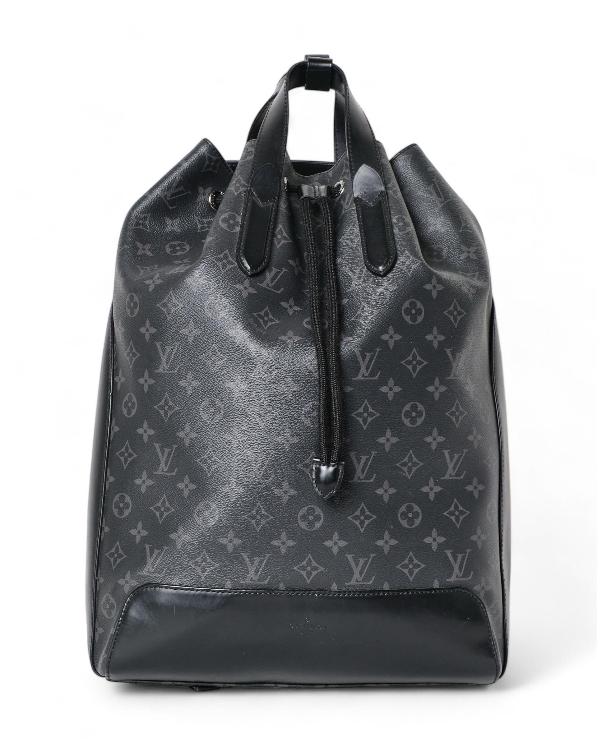Sac à dos Louis Vuitton Explorer Monogram Eclipse en vente 10