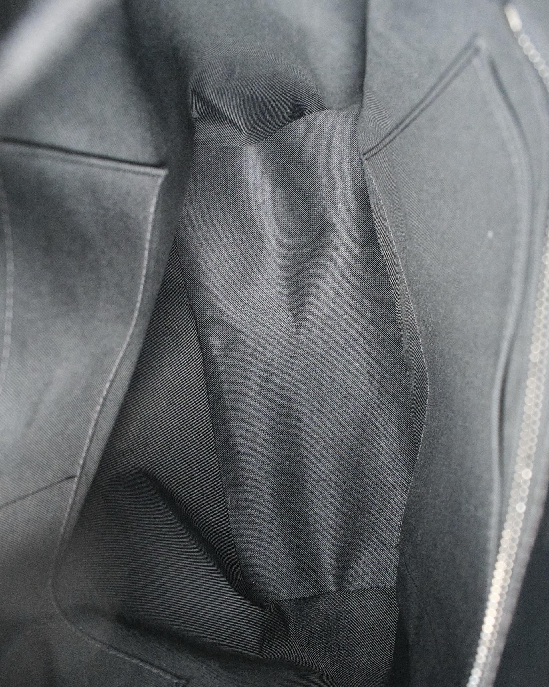 Sac à dos Louis Vuitton Explorer Monogram Eclipse en vente 11