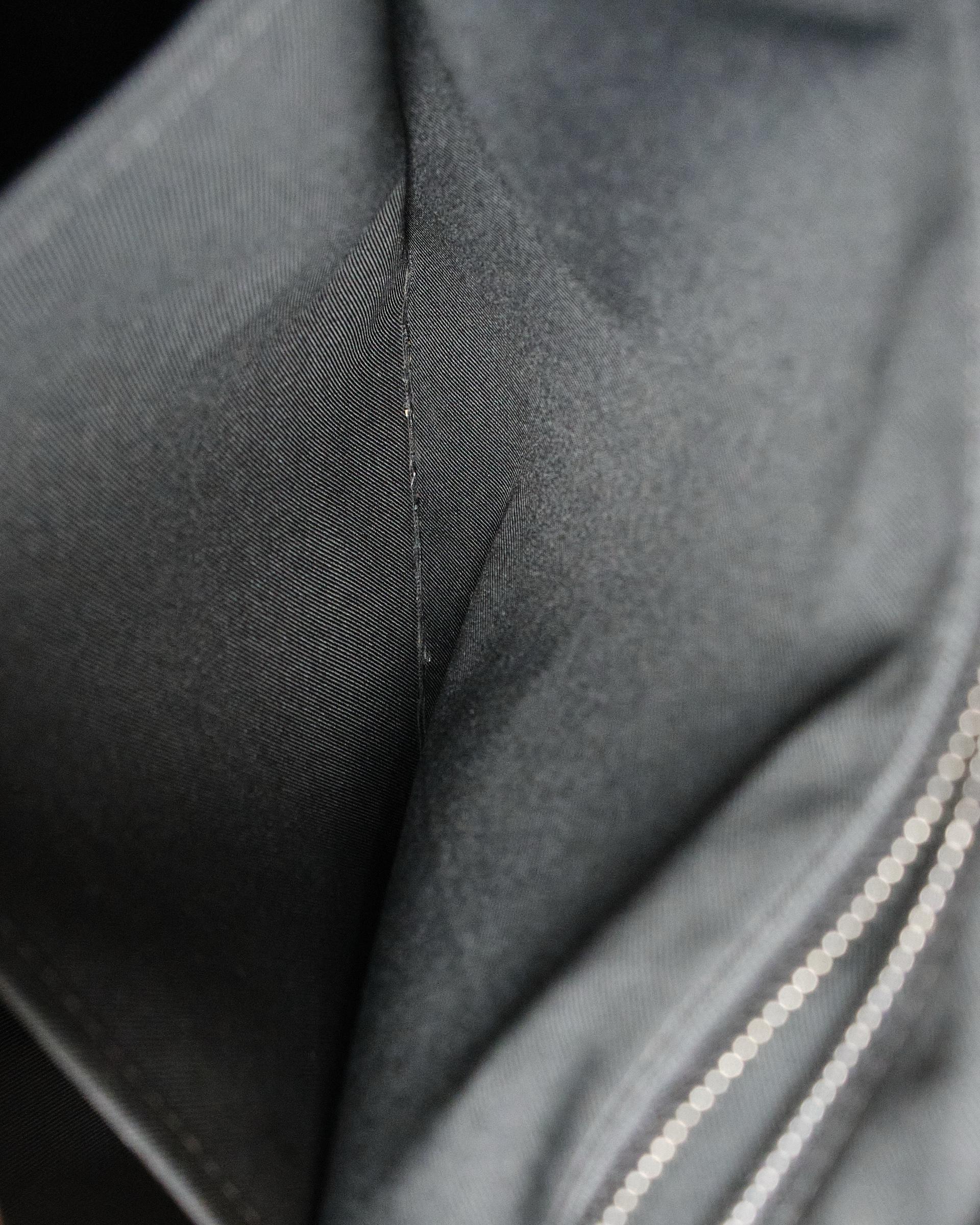 Sac à dos Louis Vuitton Explorer Monogram Eclipse en vente 13