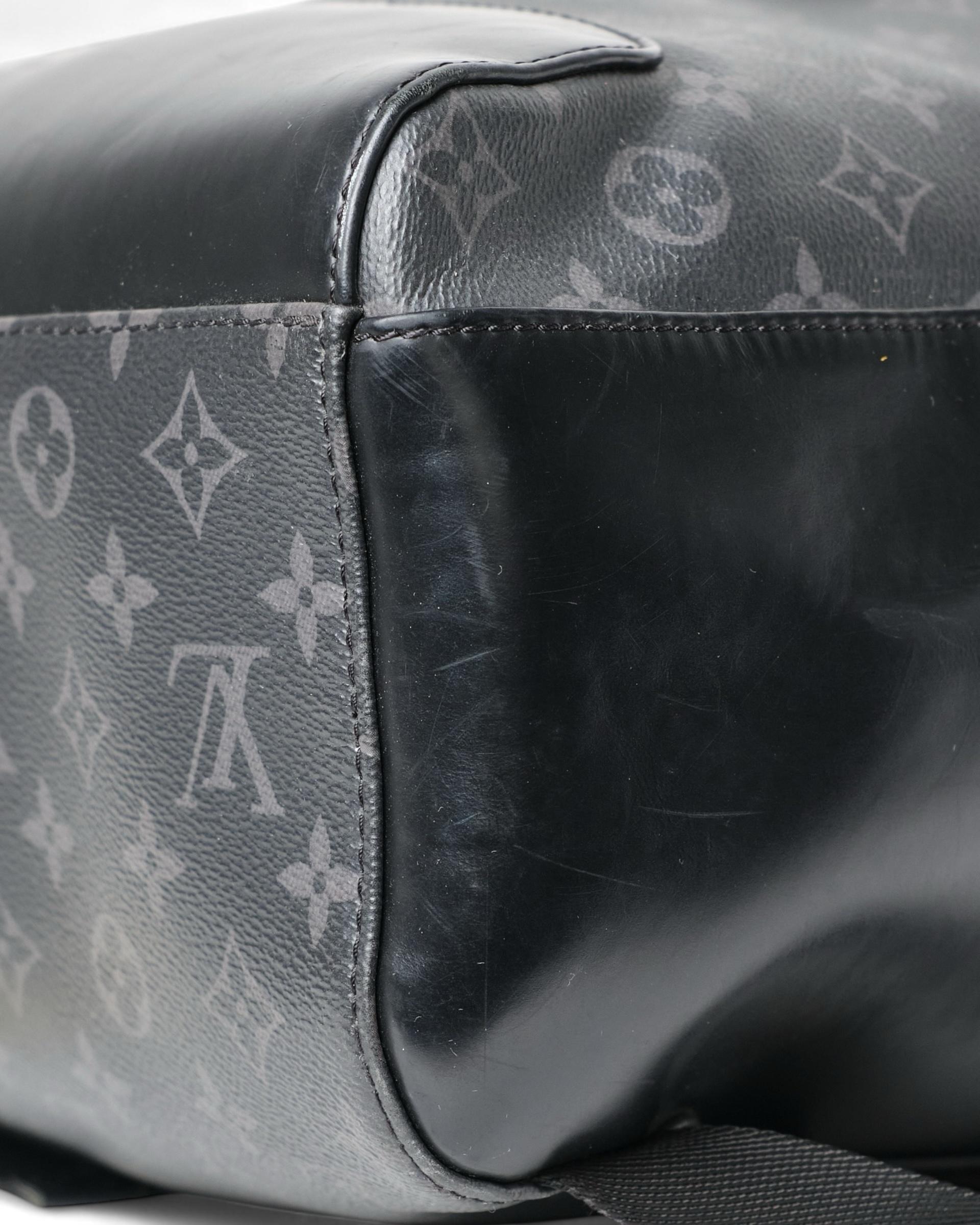 Black Sac à dos Louis Vuitton Explorer Monogram Eclipse en vente