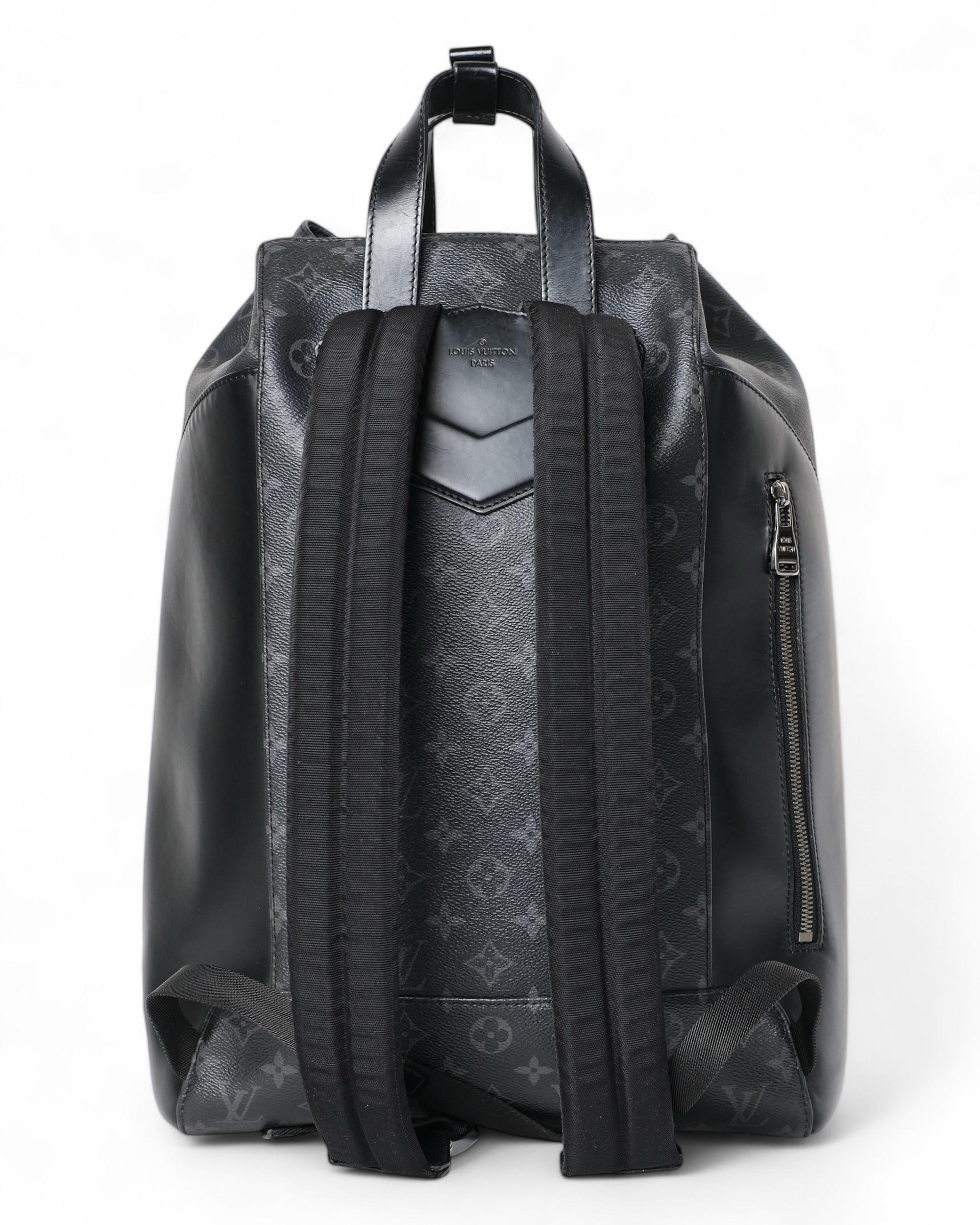 Sac à dos Louis Vuitton Explorer Monogram Eclipse Bon état - En vente à Torre Del Greco, IT