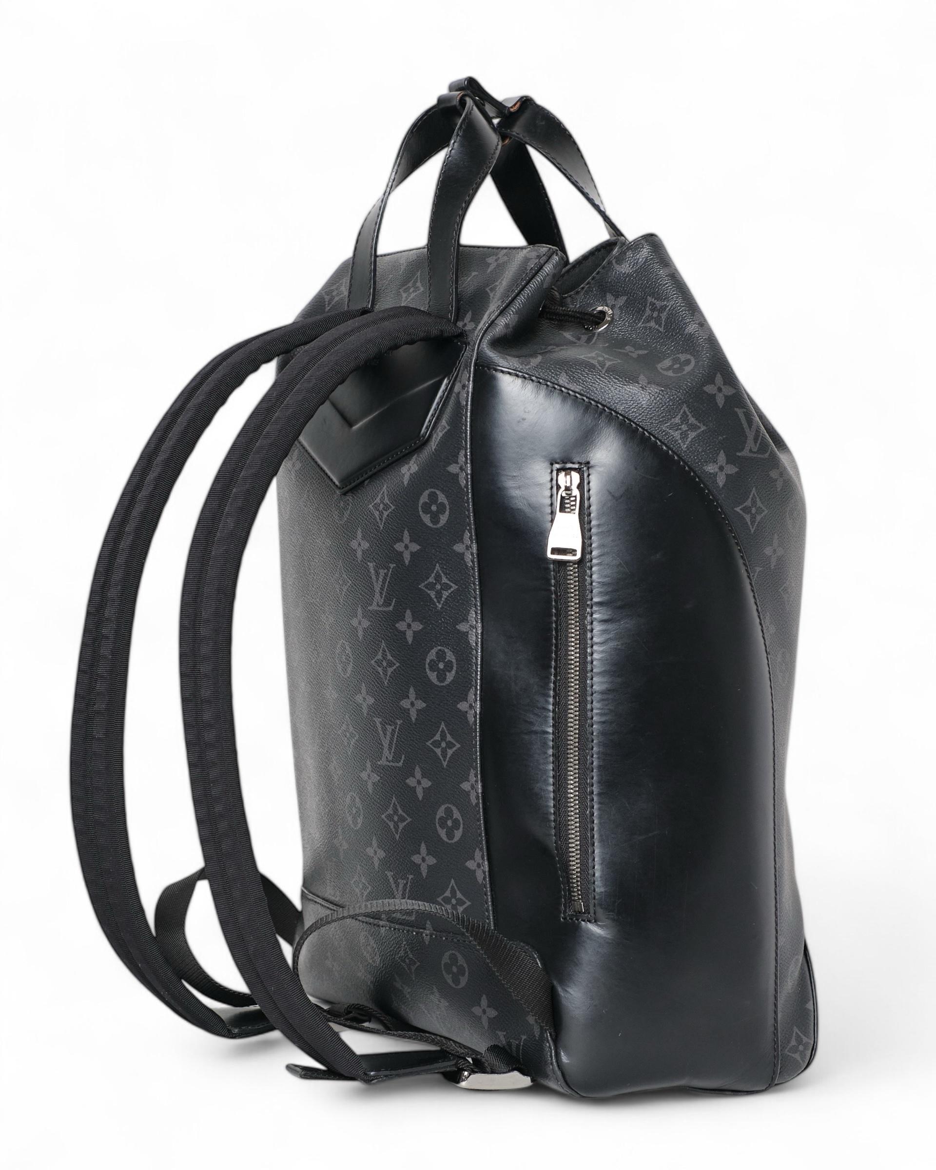 Sac à dos Louis Vuitton Explorer Monogram Eclipse Pour hommes en vente