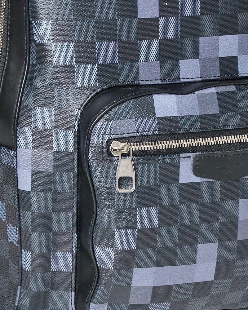 Zaino Louis Vuitton MM Damier Graphite Pixel Nero in vendita 7