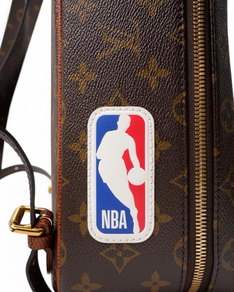 Louis Vuitton Legacy Shoes Box Monogram Backpack en vente 5