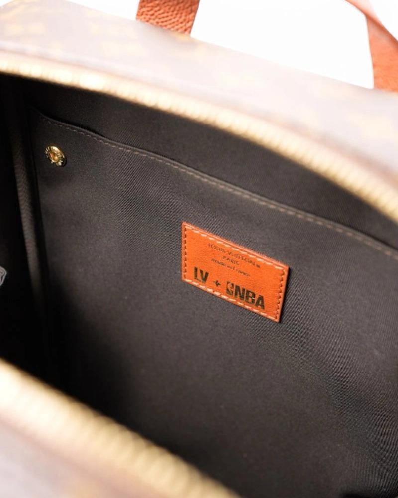 Louis Vuitton Legacy Shoes Box Monogram Backpack en vente 8