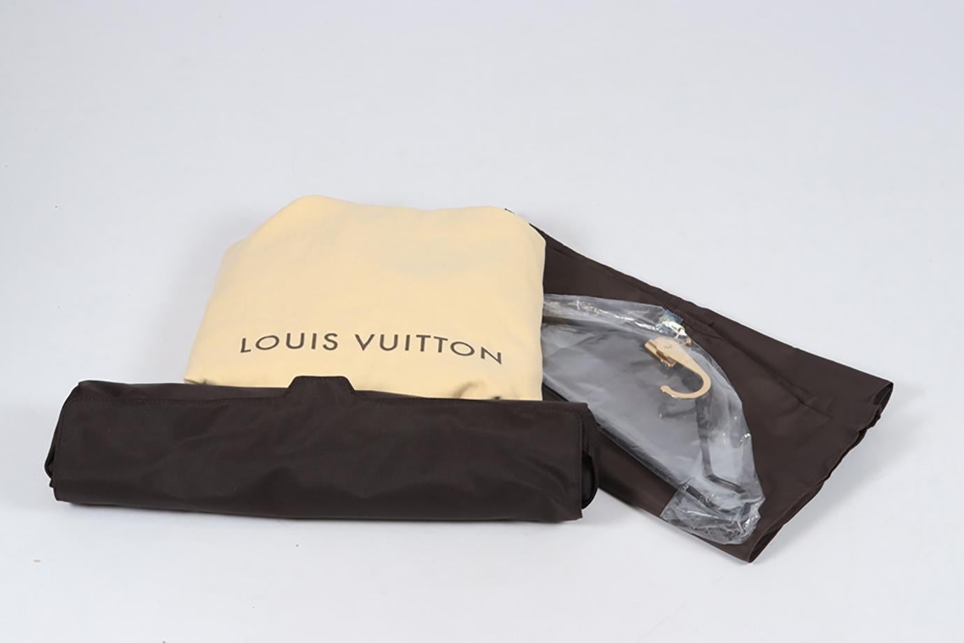 Louis Vuitton Zephyr 70 Monogramm beschichtetes Segeltuch- und Lederanzug aus Segeltuch und Leder im Angebot 8