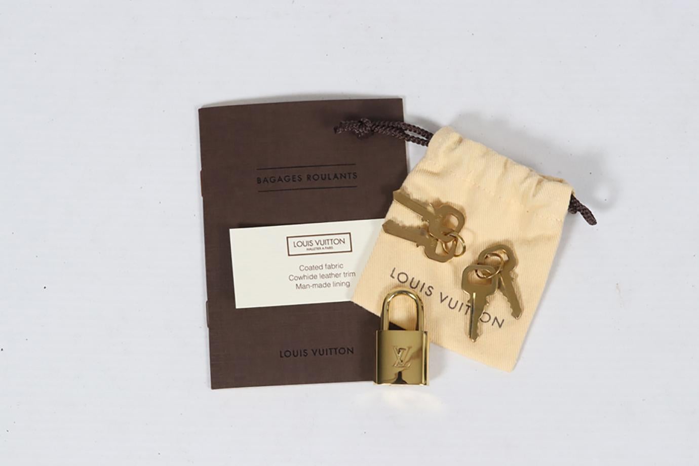 Louis Vuitton Zephyr 70 Monogramm beschichtetes Segeltuch- und Lederanzug aus Segeltuch und Leder im Angebot 9