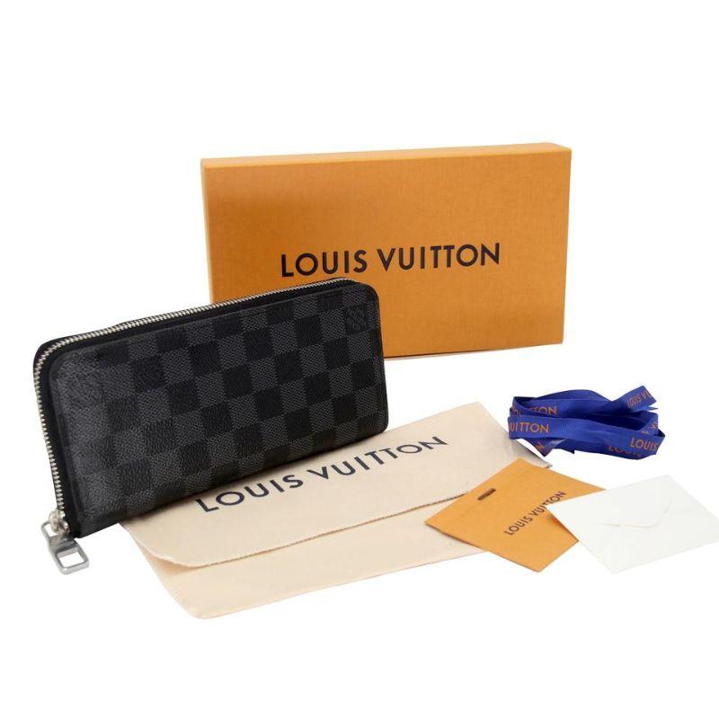 Louis Vuitton Zip Around Damier GM Graphite Coated Canvas Wallet LV-0729N-0002

The Louis Vuitton Damier Graphite Canvas Zip Around Wallet is the best all-in-one accessory you will ever need. With its roomy capacity and multiple slots, this wallet