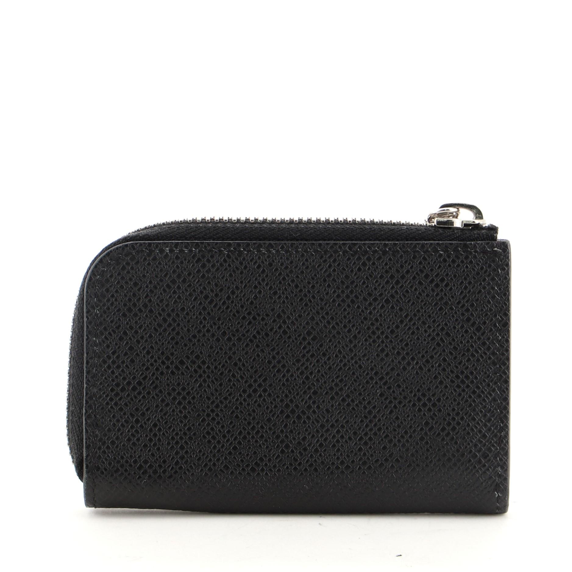 Louis Vuitton Zip Coin Purse Taiga Leather
Black Taiga Leather

Condition Details: Light scuffs and wear in interior, scratches on hardware.

45832MSC

Height 