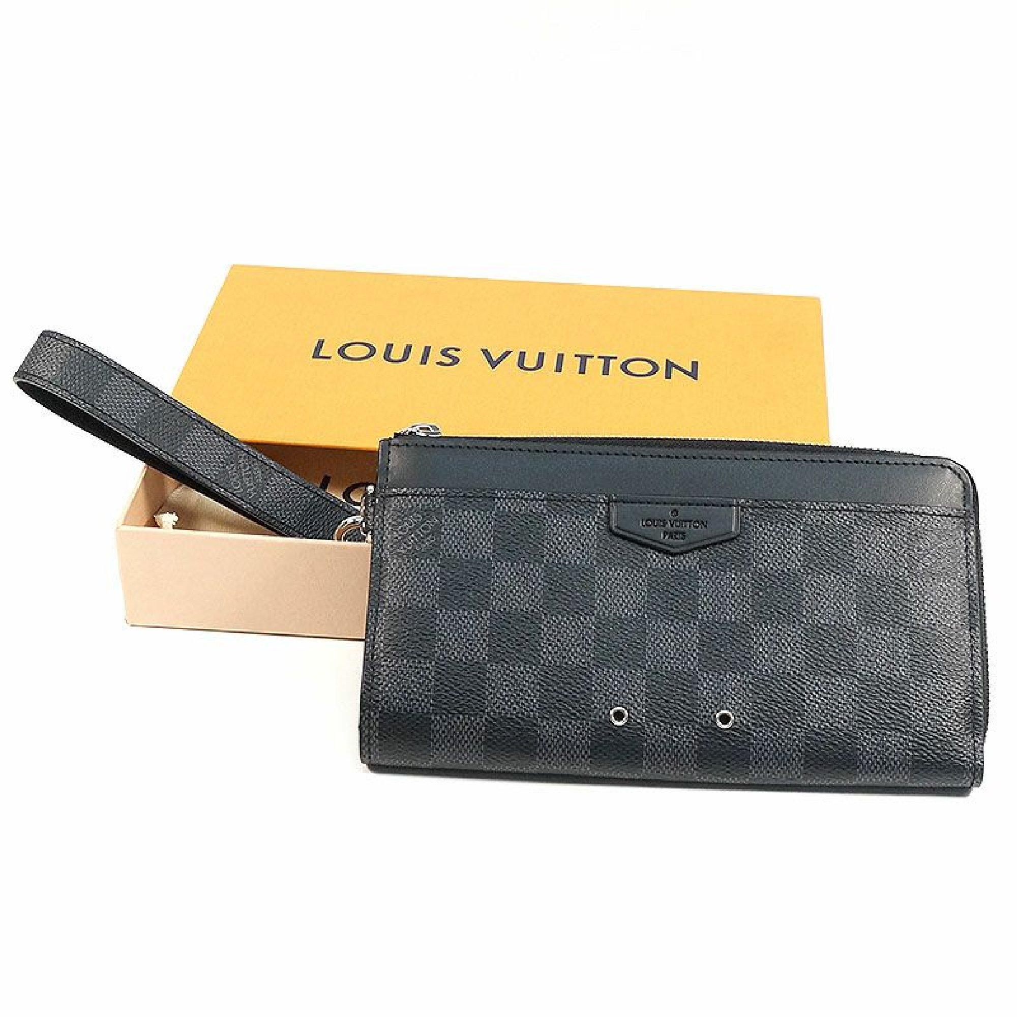 An authentic LOUIS VUITTON Zippy Dragonne Mens long wallet N60379 The outside material is Damier graphite canvas. The pattern is Zippy Dragonne. This item is Contemporary. The year of manufacture would be 2020.
Rank
Same as S new product
Slightly