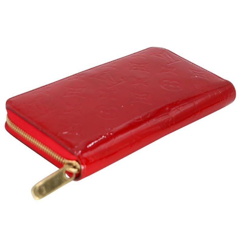Louis Vuitton Zippy Pomme D'amour Monogram Vernis Wallet LV-1111P-0008

The Louis Vuitton Monogram Vernis Zippy Wallet is the best all-in-one accessory you will ever need. With its roomy capacity and multiple slots, this wallet makes for a very