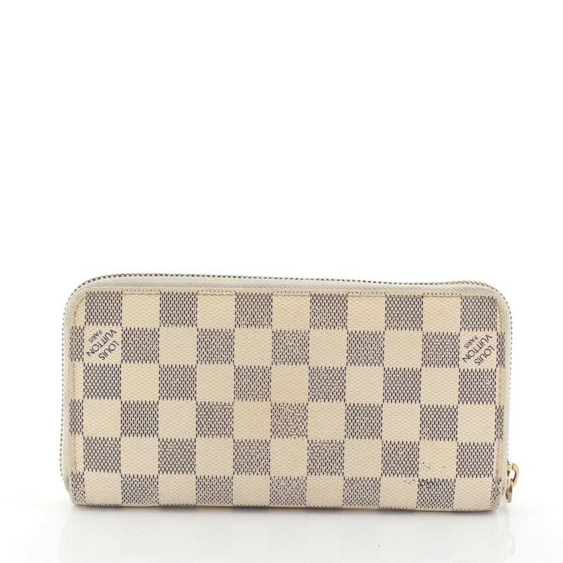 Louis Vuitton Zippy Wallet Damier In Good Condition In NY, NY