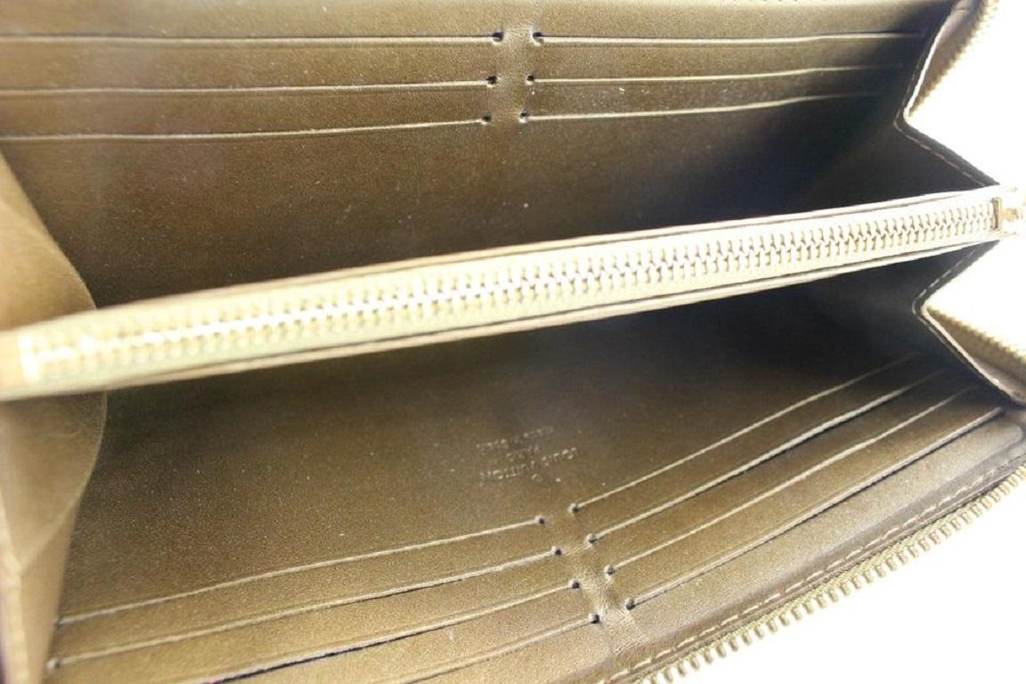 Louis Vuitton - Pochette longue à fermeture éclair en cuir Suhali bronze 228121 Bon état - En vente à Dix hills, NY