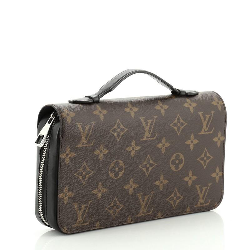 This Louis Vuitton Zippy Wallet Macassar Monogram Canvas XL is an everyday piece with compact design offering multiple practical features. Crafted from brown monogram coated canvas, it features silver-tone hardware. Its zip around closure opens to a