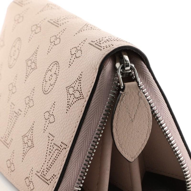 Beige Louis Vuitton Zippy Wallet Mahina Leather