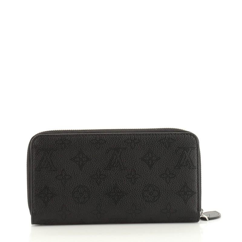 Louis Vuitton  Zippy Wallet Mahina Leather In Good Condition In NY, NY