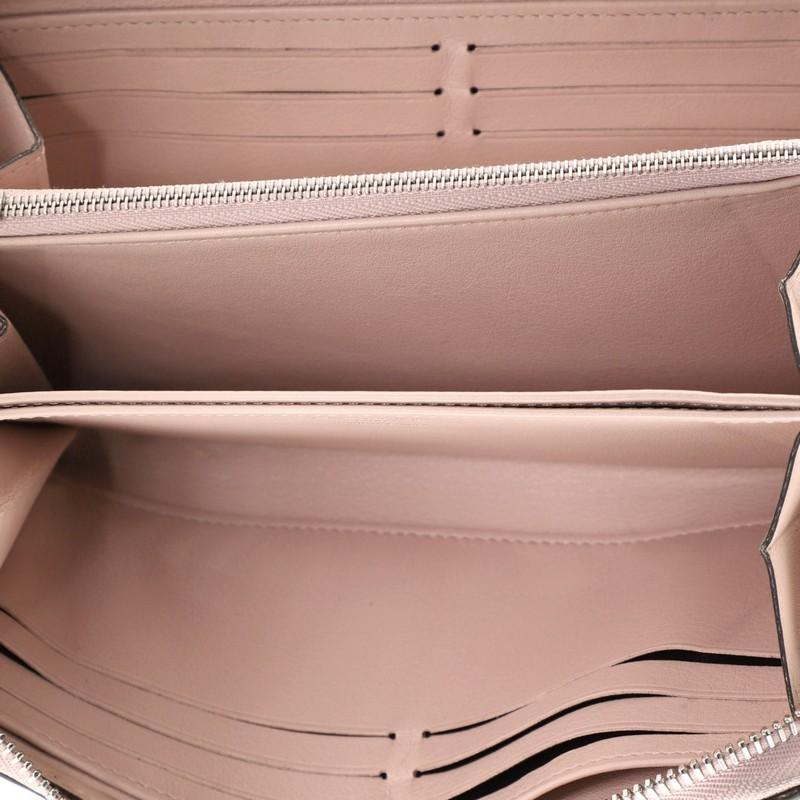 Louis Vuitton Zippy Wallet Mahina Leather In Good Condition In NY, NY