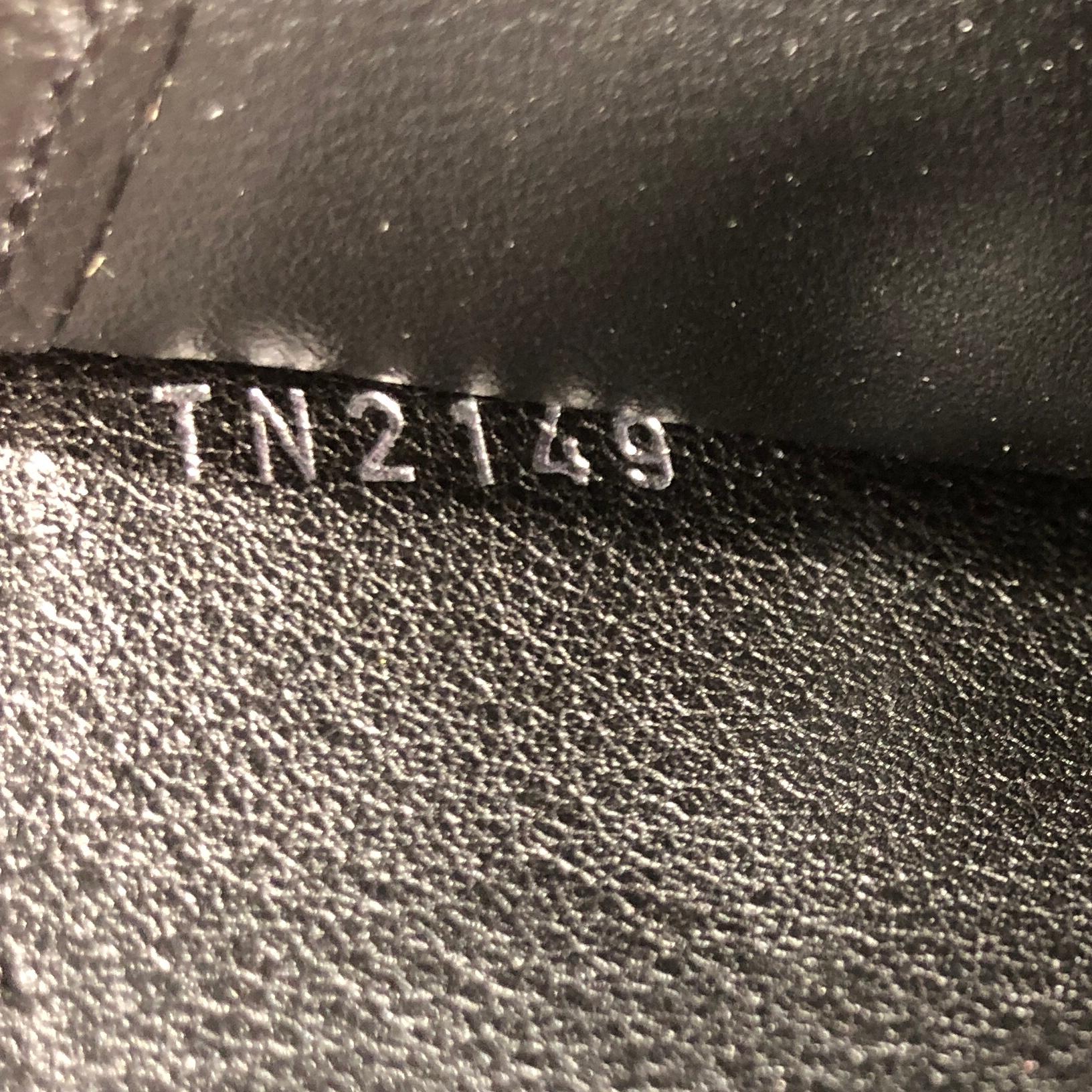 Louis Vuitton  Zippy Wallet Mahina Leather 2