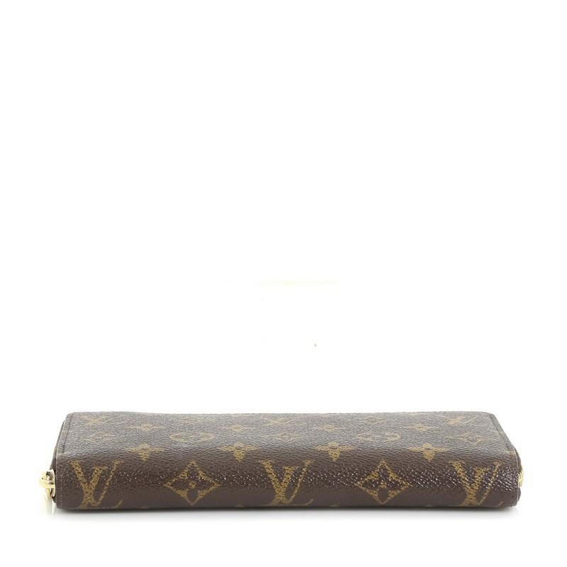 Louis Vuitton Zippy Wallet Monogram Canvas In Good Condition In NY, NY