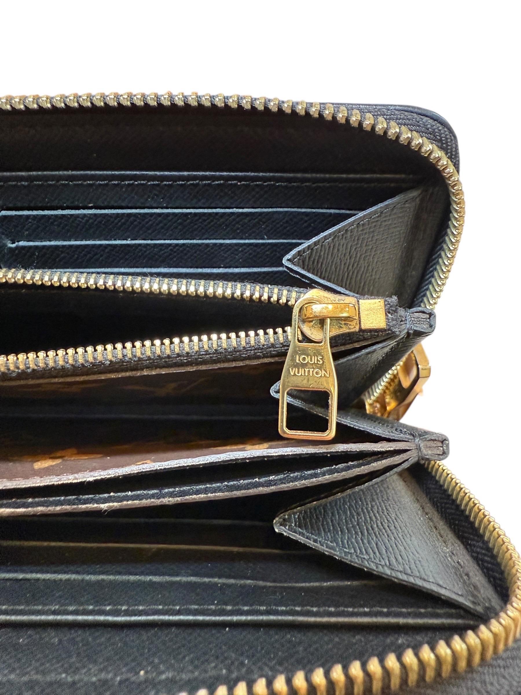 Louis Vuitton Zippy Wallet NM in tela Monogram con angoli in pelle nera 2019 in vendita 5