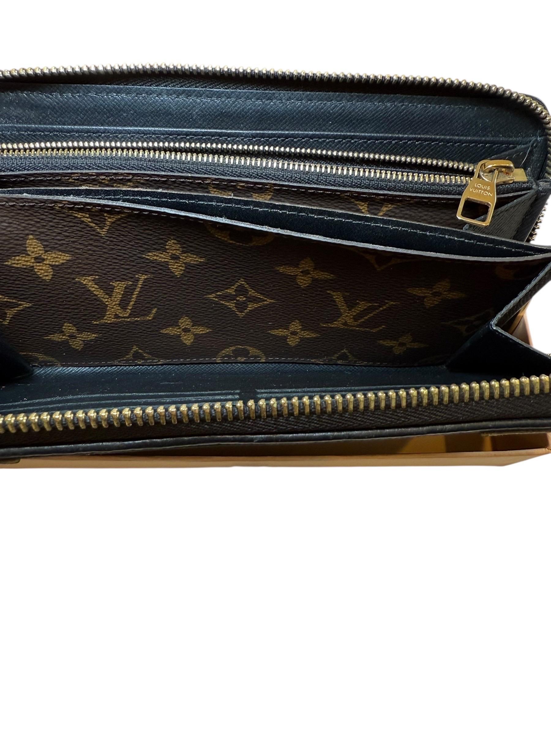 Louis Vuitton Zippy Wallet NM in tela Monogram con angoli in pelle nera 2019 in vendita 7