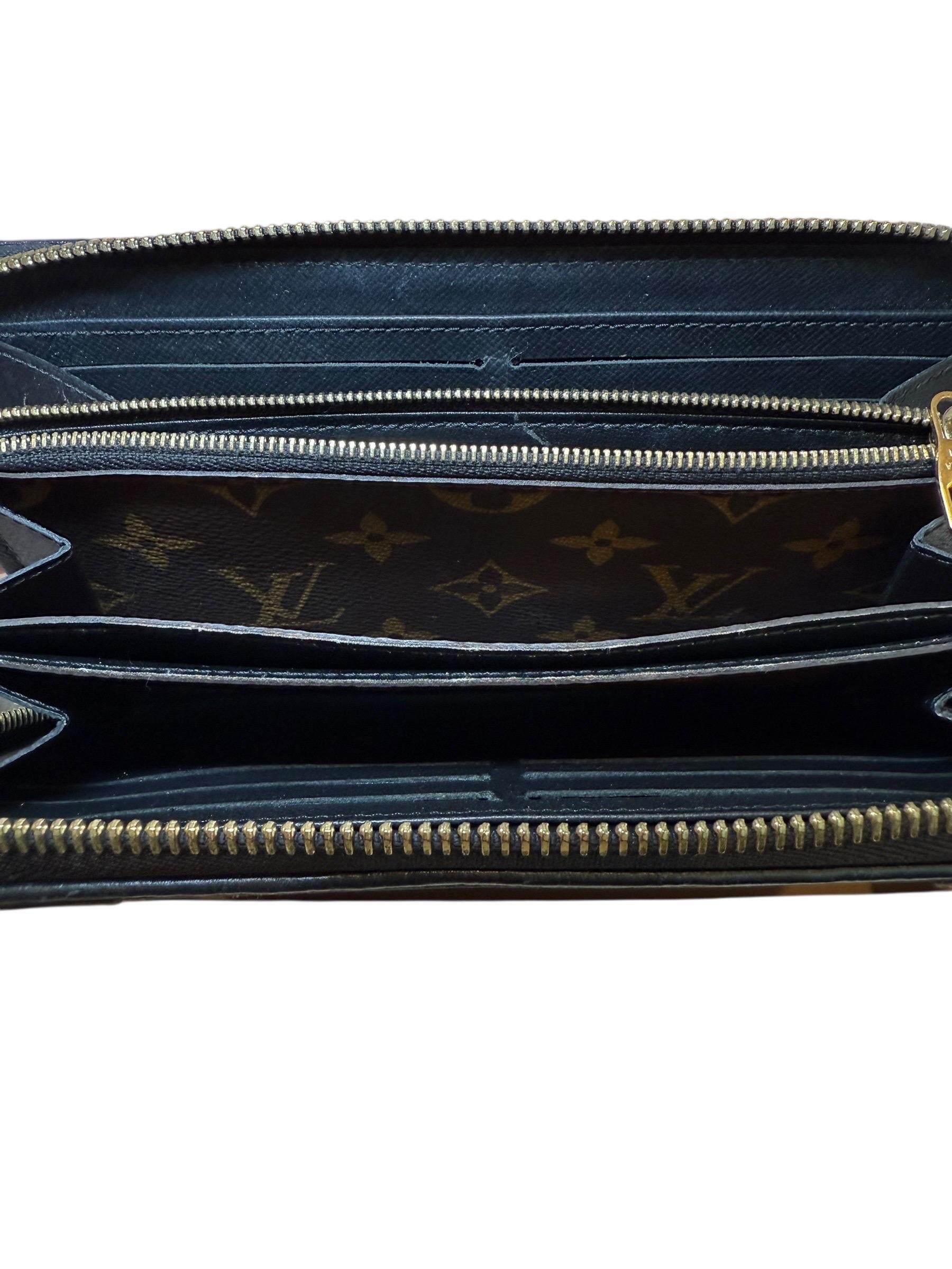 Louis Vuitton Zippy Wallet NM in tela Monogram con angoli in pelle nera 2019 in vendita 8