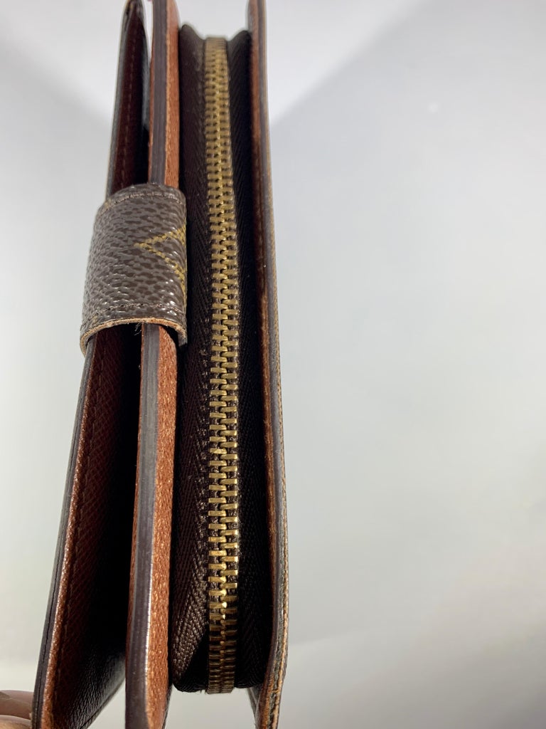 Louis Vuitton Womens Brown Leather Snap Bifold Wallet Handbag