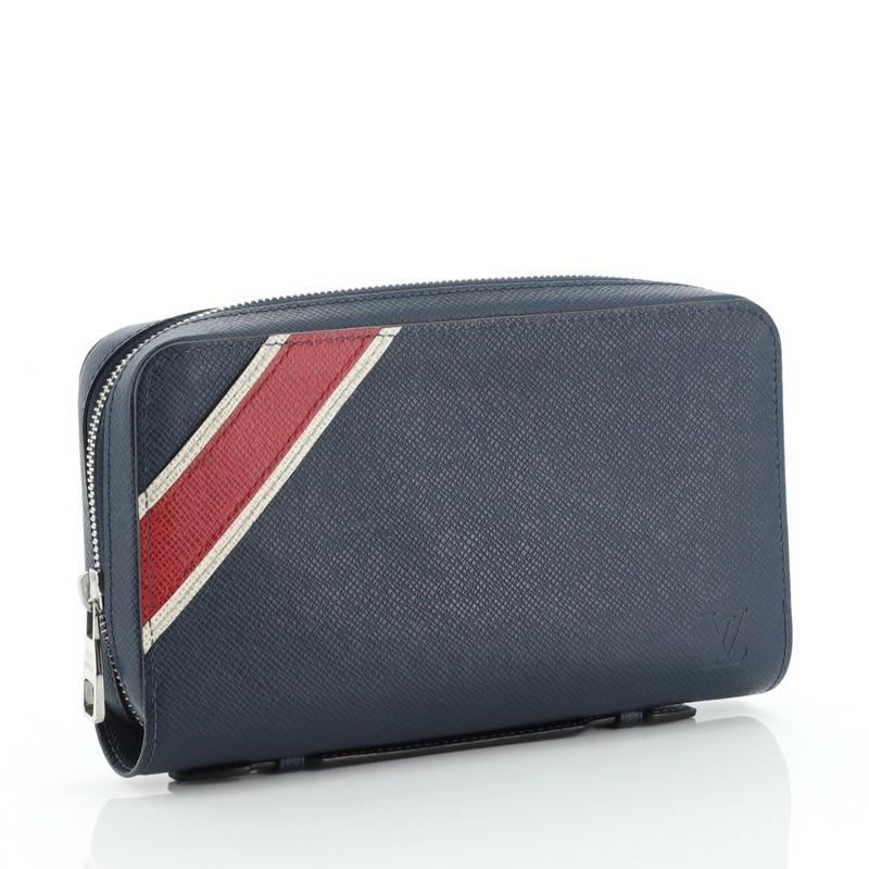 Condition: Great. Minor wear on base corners and in interior, scratches on hardware. 
Accessories: No Accessories 
Measurements: Handle Drop 1