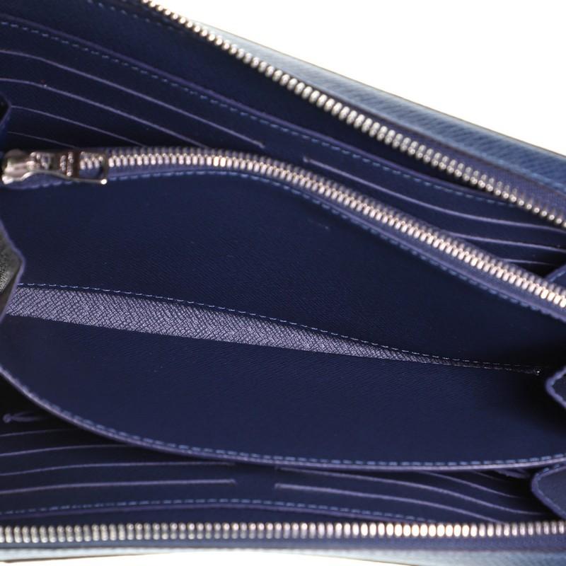 Louis Vuitton Zippy Wallet Taiga Leather XL In Good Condition In NY, NY