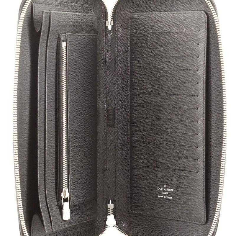 Black Louis Vuitton Zippy Wallet Taiga Leather XL