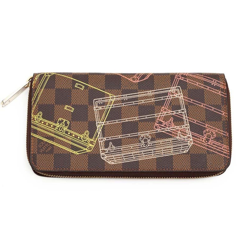 Louis Vuitton Zippy wallet Limited edition on the travel and trunk's theme. 
Model from 2014, this Louis Vuitton wallet is made of monogram canvas leather, lined with a mixed pink and beige leather color. The jewelry is gold tone. Several separate