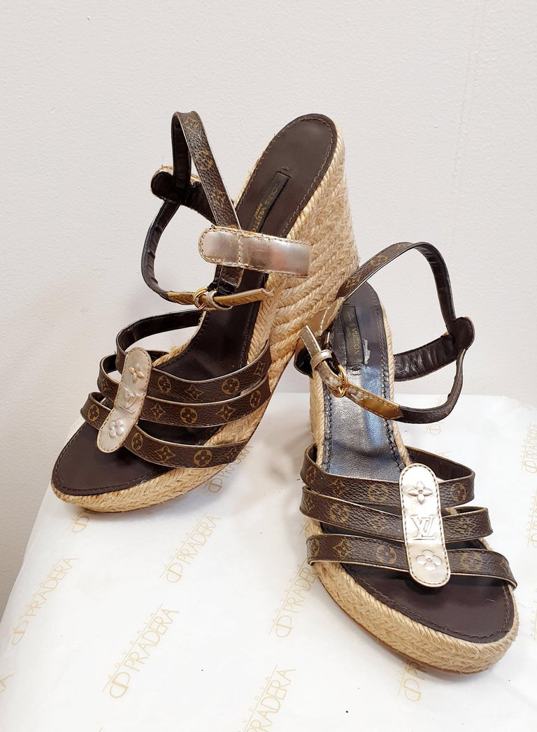 Louis Vuitton Pink/Gold Monogram Canvas Bow Mule Sandals Size 37.5 at  1stDibs