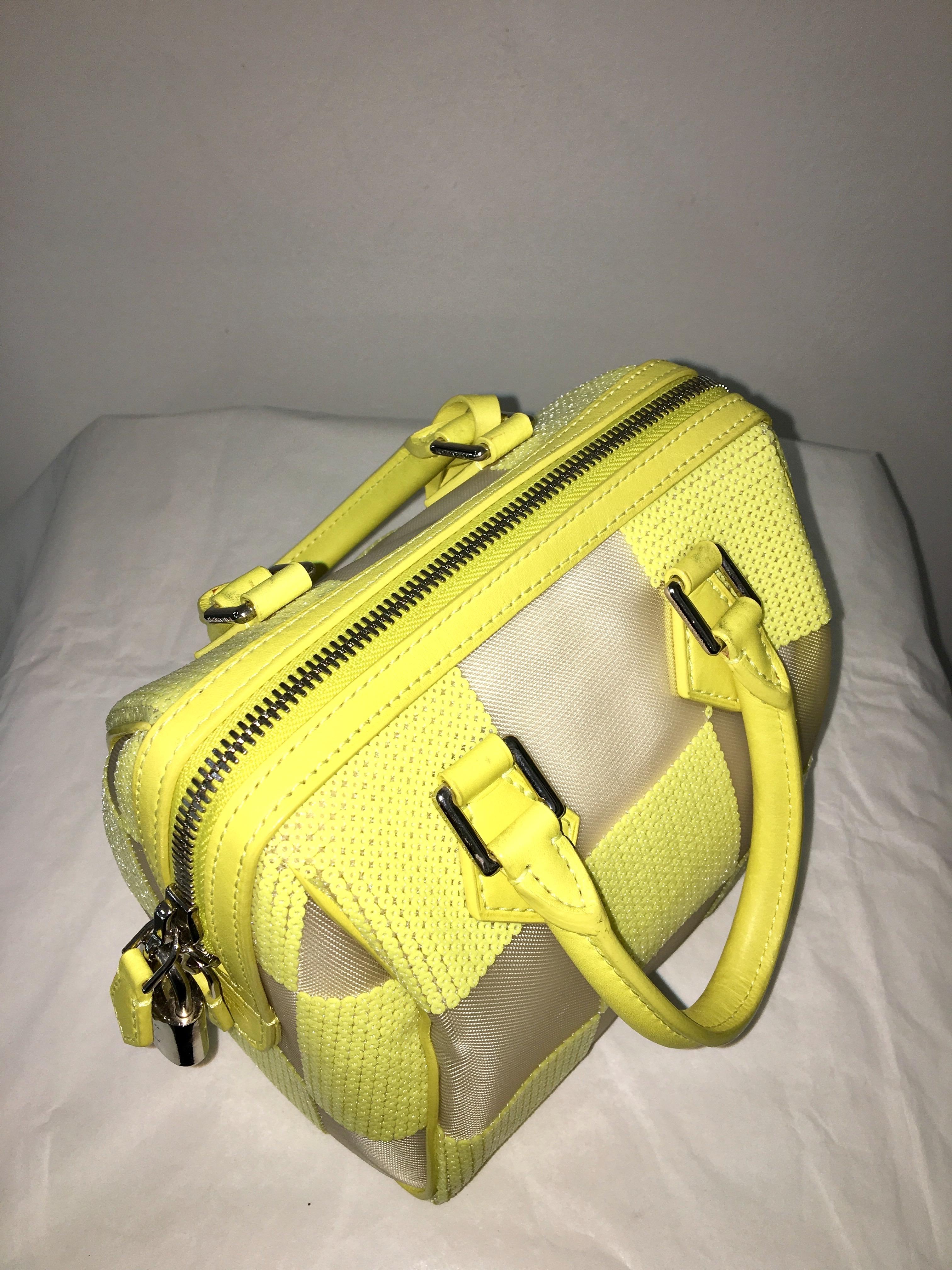 Speedy Louis Vuitton in Limited Edition. fashion show collection, very rare. 
Limited edition reminiscent of the iconic damier motif. Designed by Marc Jacobs, spring-summer 2013 fashion show collection with a hymn to the DAMIER motif.
Yellow checks