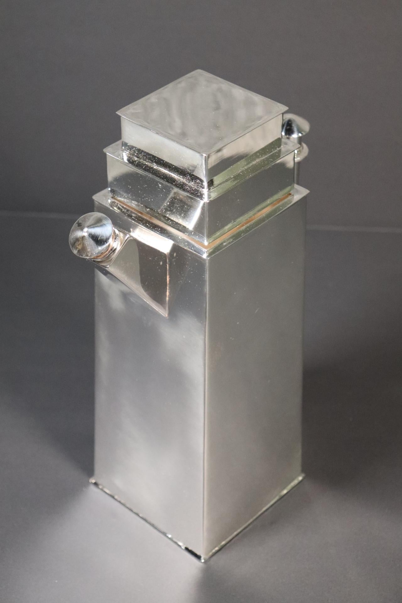 Louis W. Rice -Rare Skyscraper Design Cocktail Shaker In Good Condition For Sale In Swedesboro, NJ